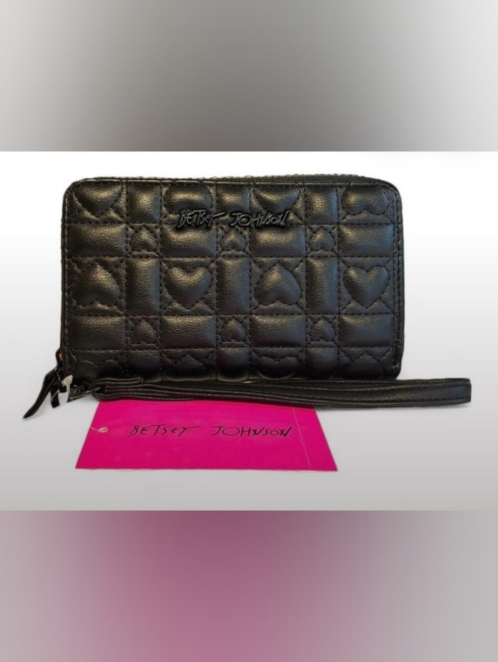 Betsey Johnson- Heart 🖤 Quilted Zip Wallet - Wristlet
